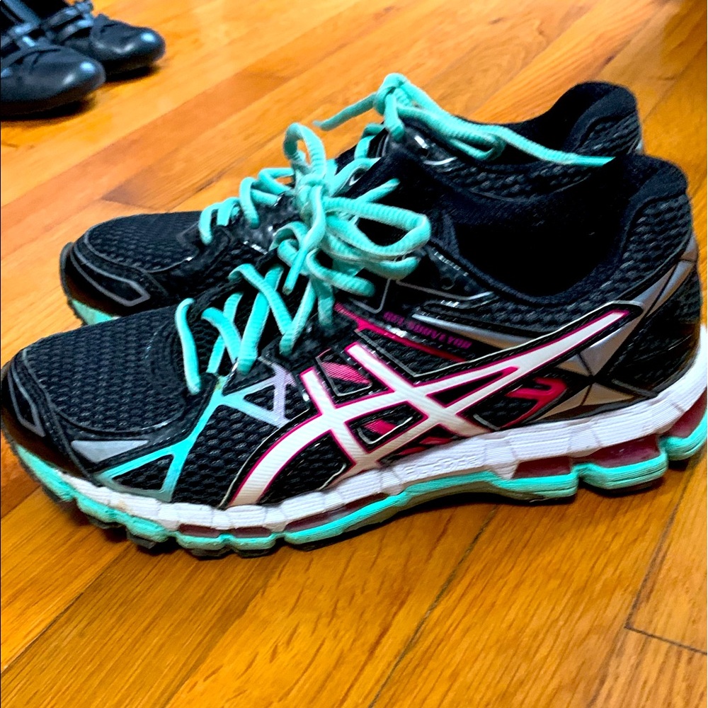 Size 8 ASICS Dynamic Duomax Sneakers